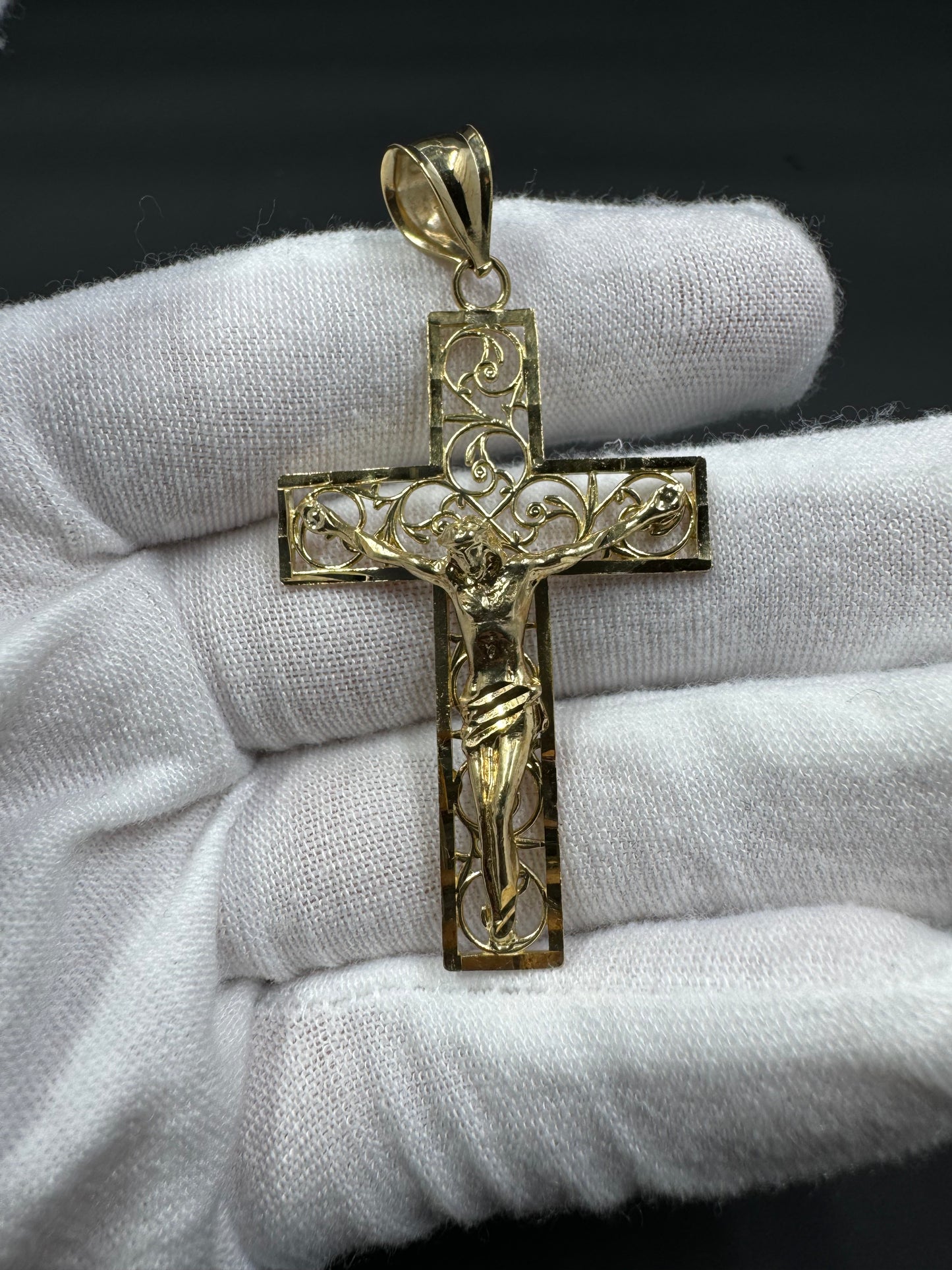 10K Crucifix Pendant Charm